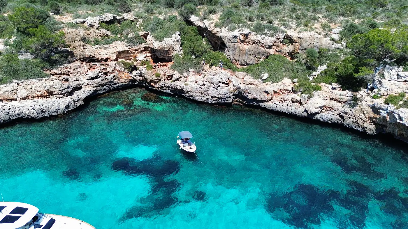 alquiler-barcos-sin-licencia-portocolom-calas-1